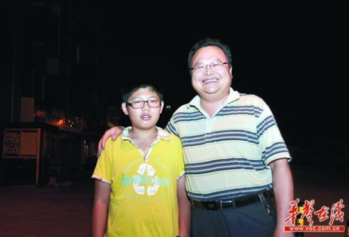 湖南一小学生不慎划伤小车留字条道歉车主免除赔偿(图)