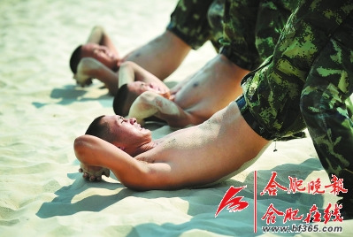 �侯սʿ���¡��ȡ�ս���¶ȳ�50�ȵ�ɳ������������