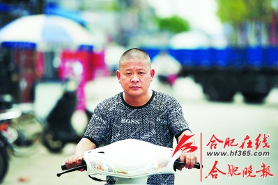 少女深夜归家遭抢过路大叔骑摩托车勇擒飞车贼