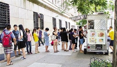 “洛阳大叔”美国名校前卖肉夹馍顾客排长队(图)