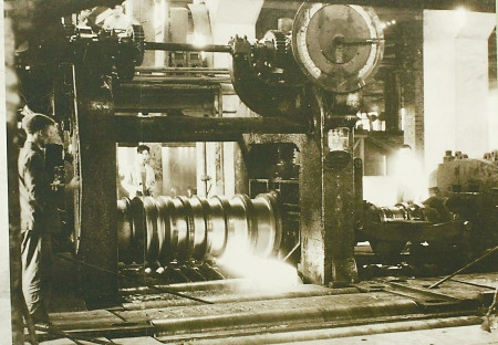 江姐重钢亲笔辞职信展出曾用名“江竹君”(图)