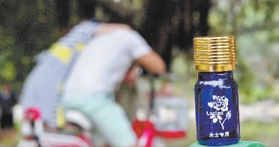 Ů�ϰ���������˽������ҩ�ƿ���Ů��10���Ӿ͵���ͼ��