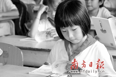 ��ݸ��ЭίԱ������Сѧȡ��У����У԰�ָ��ͷף�ͼ��