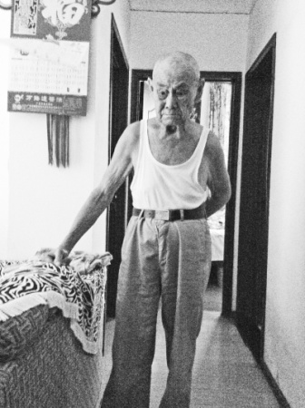 112岁老人长寿秘诀:从不挑食半夜爬起吃东西(图)