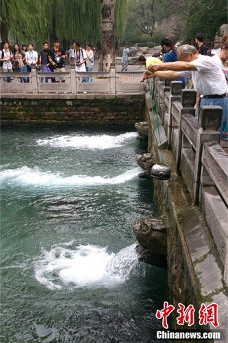 ���ϡ���ɽ�պ���ӭ���¿�һ����Ȫϲ��꣨ͼ����2��