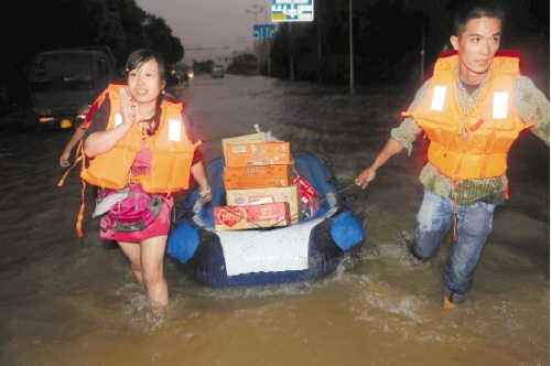 5名慈溪车友雨夜自发赴余姚救灾获誉“汽车侠”