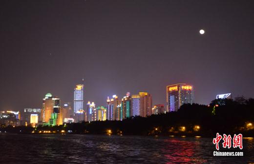 ��ý����ҹ��ˮ���������ԡ���������˹��������