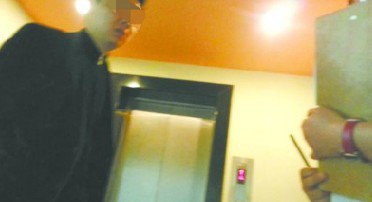 ���ְ֡�����10����ͯ��������ˮ����ǰ������¥��ͼ��