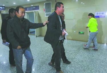 ���ְ֡�����10����ͯ��������ˮ����ǰ������¥��ͼ����3��