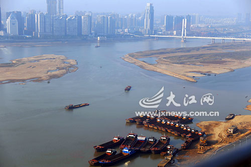 “中国水都”也为水发愁江西各大河流陆续枯水(图)