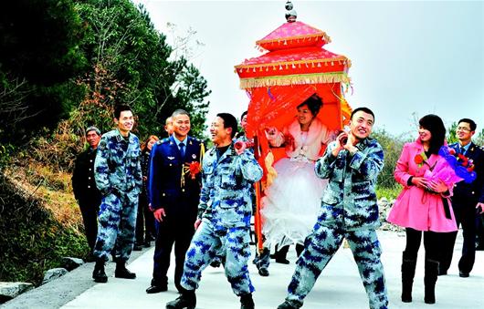 巴东雷达站首次为士兵举办婚礼(图)