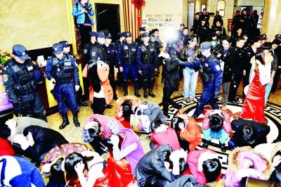 广东东莞酒店涉黄67人被捕所在地派出所长被停职