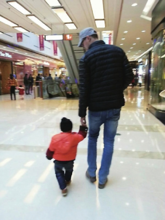 90后少女网寻偶遇男神被其太太私信回复称欣赏(图)