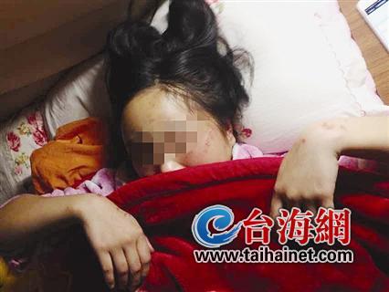 17岁女孩求与前男友复合遭5名女孩虐打4小时(图)