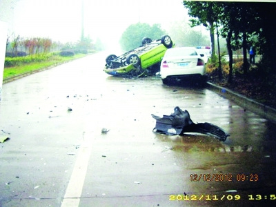 两男子为骗保开豪车对撞大赞对方干得好(图)