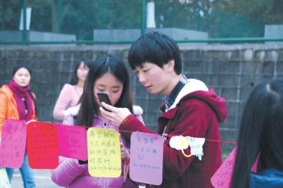 女生节“私人定制”800张心愿卡男生帮忙实现(图)