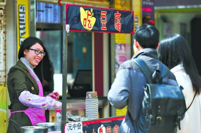 女大学生考研失利卖臭豆腐:先养活自己明年再考