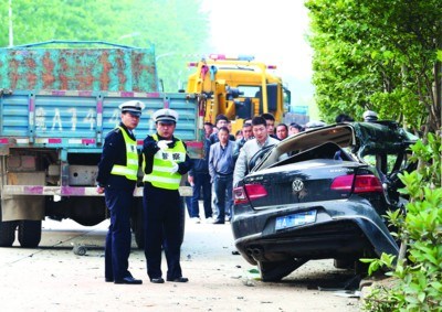 �γ��������ײ��3��1���˽γ�˾�����ӾƼݣ�ͼ��