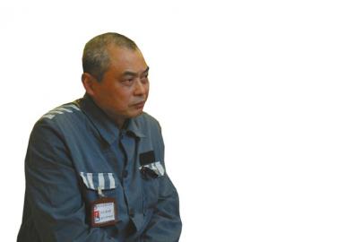 成都原卫生局长权色交易:护士短信约其“汇报思想”