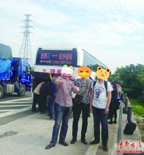 ��͸���·��ð�̼�ͣ���˿ͱ������ɵ�����Ӱ��ͼ��