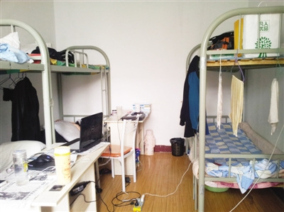 合肥群租房调查:90平米住28人睡觉钱包放枕下(图)