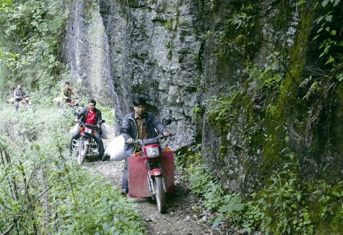 ����Ħ�����ֵܾ�����·Ϊɽ���������������ʣ�ͼ��