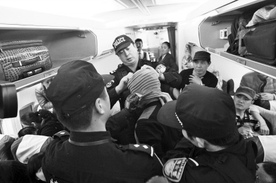 2�����Ӹ��в�5000����Ʒ�˷ɻ����飨ͼ��