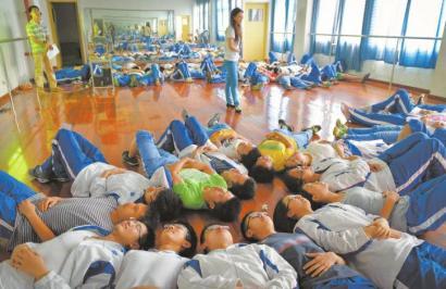 �ɶ�����ѧ������д����ͷ�ѹ����ͼ����2��