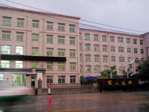 “宝马高考生”作弊被抓考场内飞踹女监考老师(图)