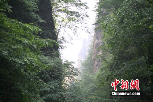 Ұ���°���Ͽ�������񹤴���Ȼ��ʷ�Ļ����еأ�ͼ����2��