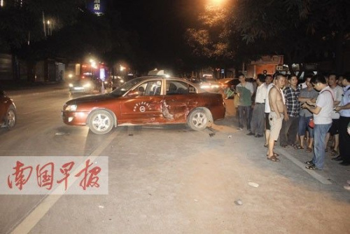 男子酒后驾车狂飙撞六车后酣睡酒醒后称不知(图)