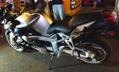 交警查扣炫酷宝马摩托车三十多万还是黑户(图)