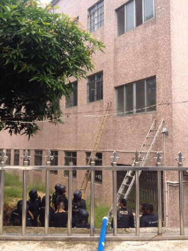 广东中山一学校发生持人质事件已僵持19个小时(图)