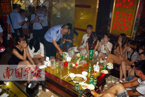 ���վۻ���K��27����Ů������һȺ��Ů��������