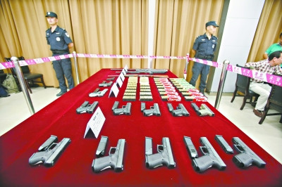 湖北破获跨国走私武器弹药案犹如世界名枪展(图)