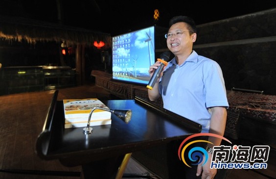 网媒行采访团参加篝火晚会市长热情邀请推介万宁