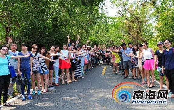 网媒行记者走进南湾村感受陵水新农村大变化