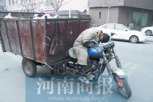 ���ϻ�������ͨ���������峿����·�м�˯�ţ�ͼ��