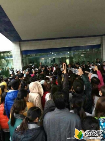 ������ݹ���ͻ��ɢ��ǧ��ʧҵ������74�˾�ǩ�֣�ͼ��