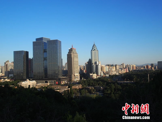 不留后路掀掉“黑锅盖”:乌鲁木齐的“蓝天经验”