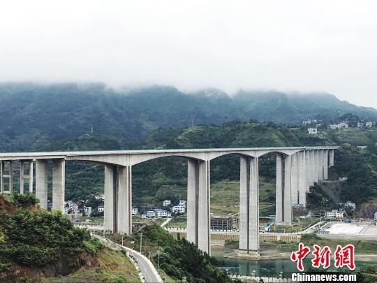 贵州：交通助力“省界边缘”崛起