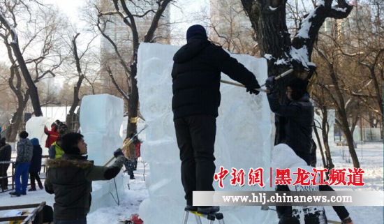 东北石油大学在黑龙江省大学生冰雕艺术创作大赛中获金奖
