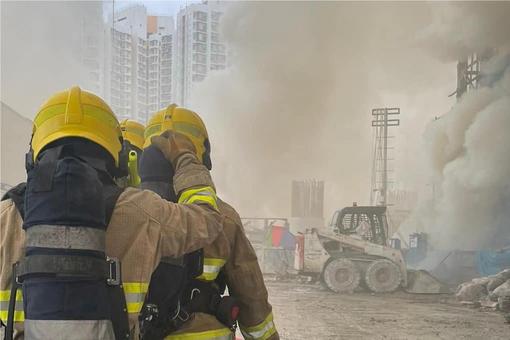 香港天水围工地大火烧逾40小时终被救熄