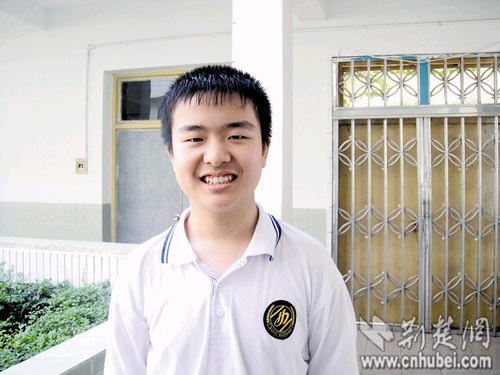 �人������ܡ����꣺�е�ί���������κ��ˣ�ͼ��