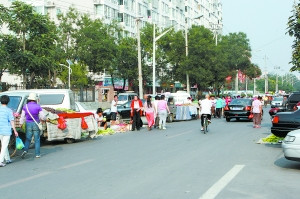 ����һСѧ��ǰ��������̯���ۼ��ǹ�����