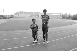 ��С���ӡ���ѧ����ѵ���ϸж�ͬѧ��ͼ��