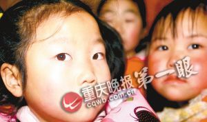 重庆奉节小学生步行3小时上学用唱歌吓跑野猪(图)
