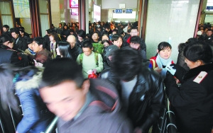 北京非毕业班大学生返校也提前应对就业难(图)