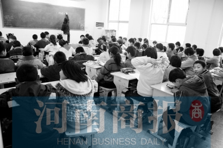 郑州高中生弑母引发家长深思虚荣心增加孩子压力