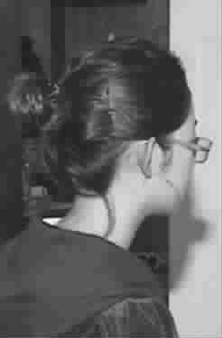 复旦女海归街头被划破脸颊行凶者为行为怪异男